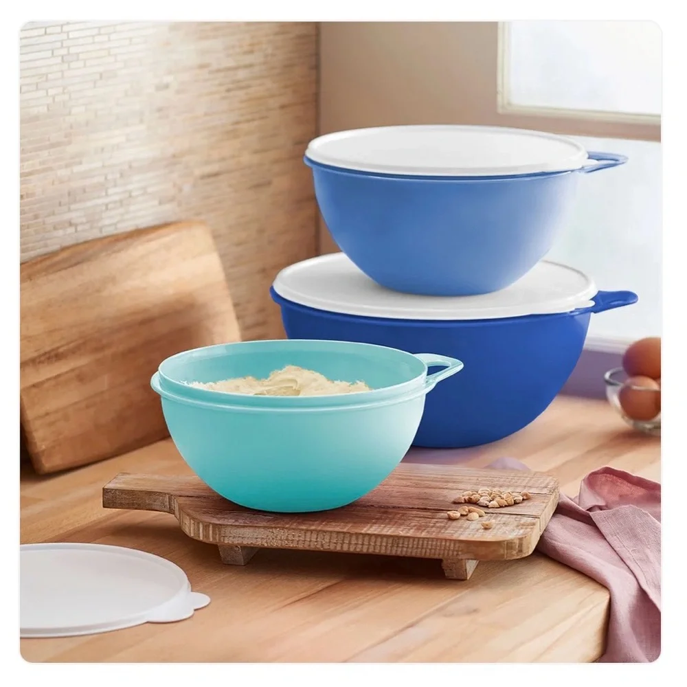 NEW (NIP) Tupperware Set of 3 Blue Thatsa Mixing Bowls with Seals - Picture 2 of 3